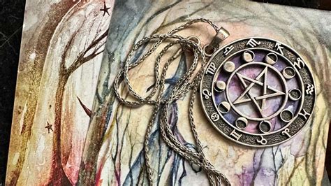 The power of amulets .